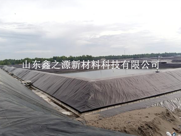 大風(fēng)天氣下鋪設(shè)沼氣池黑膜的技巧：安全高效，創(chuàng)新應(yīng)對